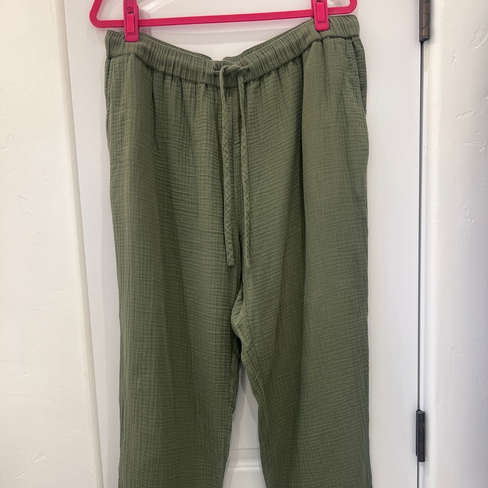 Caslon Women’s Olive Wide-Leg Lightweight Pants — Perfect for Spring and Summer!